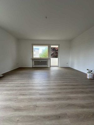 Renovierte, helle und großzügige Wohnung mit Balkon