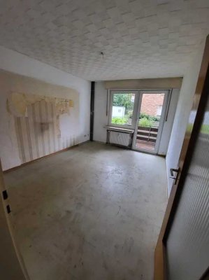 1,5-Zimmer-Wohnung mit starkem Sanierungsbedarf – ideal für Handwerker oder Investoren