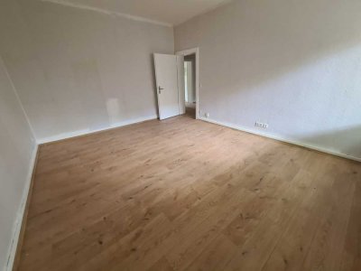Schön! Gemütlich! Vieles neu! Große 3,5 Raum Wohnung in GE-Rotthausen!