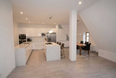 Exklusives Juwel am Schlossberg: Luxuswohnung mit historischem Charme und modernem Komfort in Hal...