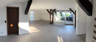 Helle 2-Zimmer Dachgeschosswohnung mit Balkon in Ruchheim