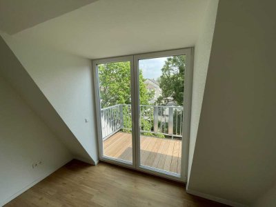 Kernsanierte 1,5 Zimmer Wohnung mit Dachterrasse zum Garten