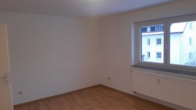 Frisch renovierte, ruhige 2-Zimmer Wohnung Stadtgebiet