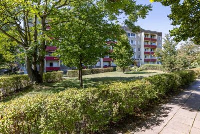 Altersfreundlich mit Aufzug: 1 Raumwohnung mit Dusche und Balkon im Erdgeschoss