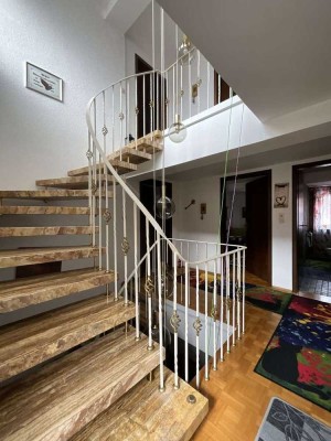 Gepflegtes und geräumiges Einfamilienhaus mit 210m²  mit zeitgemäßem Luxus