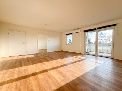 NEUBAU! LICHTDURCHFLUTETE 2-ZIMMERWHG. MIT EINBAUKÜCHE UND BALKON + PKW-STELLPLATZ