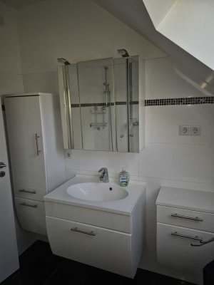 Frischrenovierte 2-Zimmer-Dachgeschosswohnung mit Balkon in Grafschaft
