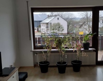 Freundliche und gepflegte 3-Raum-Wohnung mit Balkon und EBK in Kümbdchen