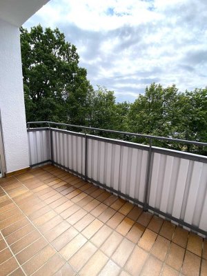 Blick ins Grüne. Neu renovierte 4 Zimmer Wohnung mit Ausblick über Vilsbiburg. Ohne Provision.