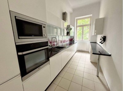 Nähe U3 Kardinal Nagel Platz - Westseitige, Zwei Zimmer Altbauwohnung