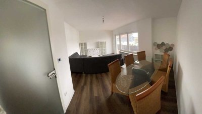 ERSTBEZUG nach RENOVIERUNG / Komplett MÖBILIERTE  3 Zimmer Wohnung in einem 3 Parteienhaus