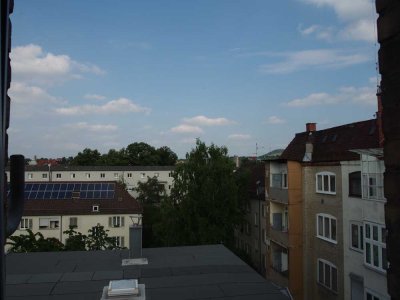 Helle und moderne Altbauwohnung in beliebter Wohnlage von Bad Cannstatt - EBK, TGL-Bad, Badewanne