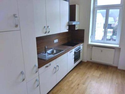 2 ZIMMER-Altbau + extra Küche möbliert + großes Bad mit Dusche / WC / Fenster + nähe KF-Universität!