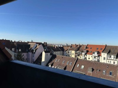 Helle 2-Zimmer Dachgeschosswohnung mit Balkon