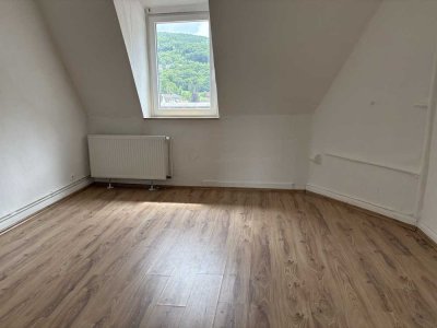 2 Zimmer Wohnung im DG