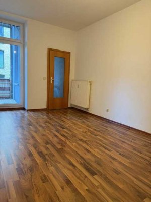 Balkon, Hochparterre und WG tauglich! Stadthafen vor der Tür