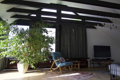 Besondere Eigentumswohnung mit Dachterrasse und offenem Spitzdach in zentraler Lage von Sennestadt