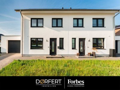 Neuwertige Doppelhaushälfte: Familienfreundliche Nachbarschaft mit Schulen und Parks in der Nähe