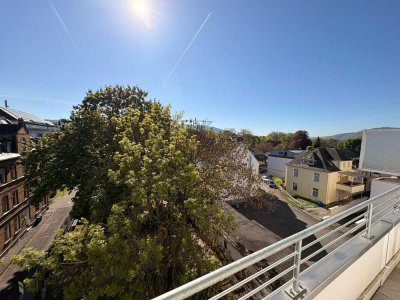 Frisch sanierte attraktive 4-Zimmer-Wohnung im 4. OG mit großem Balkon in Koblenz-Süd