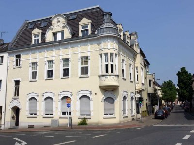 Wasserbahnhof Mülheim. Aussergewöhnliche Dachgeschosswohnung im Jugendstilhaus mit 2 Bädern