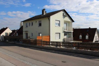Zweinfamilienhaus mit schönen Gartenhaus