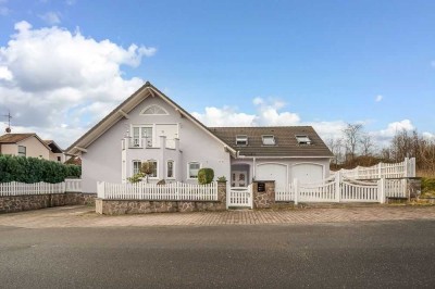 Viel Platz zum Leben und Wohlfühlen – Villa mit Einliegerhaus und Pool bei Aschaffenburg