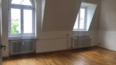 Sanierte 2-Zimmer-Wohnung mit Einbauküche in Frankfurt