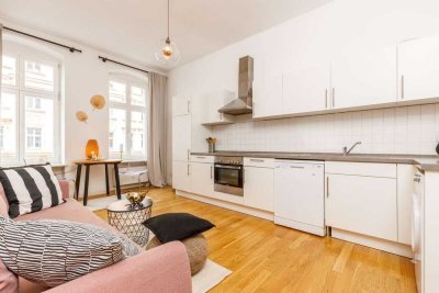 Attraktive Altbauwohnung in Bestlage: Helle 2 Zimmer mit Küche und Wannenbad