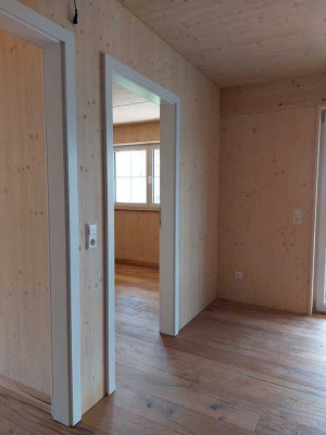 Freundliche 4-Zimmer-Wohnung mit gehobener Innenausstattung mit EBK in Ibach