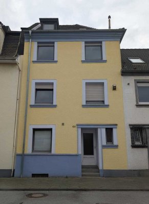 Familien-, Mehrgenerationenhaus oder Vermietungsobjekt in zentrumsnaher Lage von Mönchengladbach