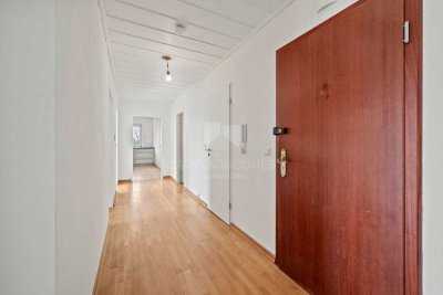 Ruhig, zentral, ausbaufähig – 3-Zimmer-Wohnung mit Südwest-Loggia
