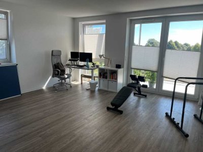 Helle, moderne Neubauwohnung: Balkon, Tageslichtbad Einbauküche in der Osterlücke