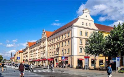 Helle 4-Zimmer-Wohnung in NB-Innenstadt mit eigenem Stellplatz und grünem Innenhof