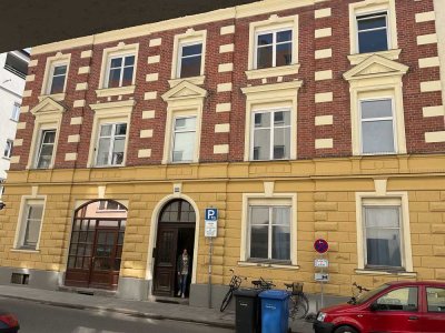 Direkt an Uni - 3x möblierte Zimmer in neuer 3-er WG an Studenten
