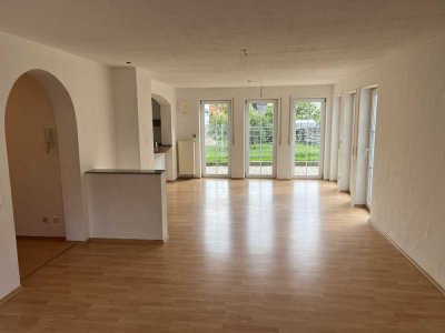Neuwertige 4,5-Zimmer-Wohnung mit Terrasse und Einbauküche in Rottenburg