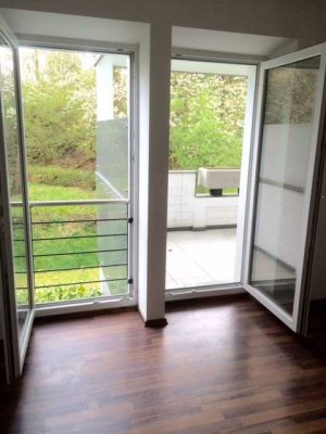 Helle 3 Zimmer mit Süd-West Balkon, Bad mit Fenster, Aufzug, Fußbodenheizung (privat)