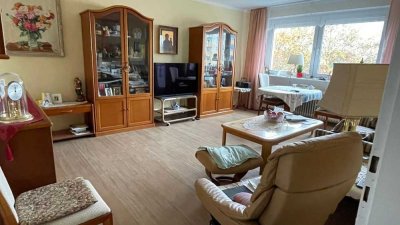 helles WG Zimmer in 3er WG nahe Uni (teilmöbliert)