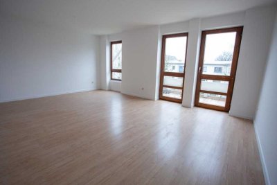 Helle 3-Zimmer-Wohnung mit Balkon in ruhiger Lage von München-Pasing + TG