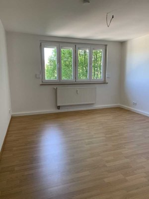 Helle 2-Zimmer-Wohnung mit separater Küche und 2 Balkonen