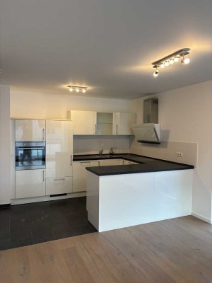 Moderne 2-Zimmer-Wohnung mit hochwertiger Einbauküche & TG-Stellplatz in Stuttgart-Wangen