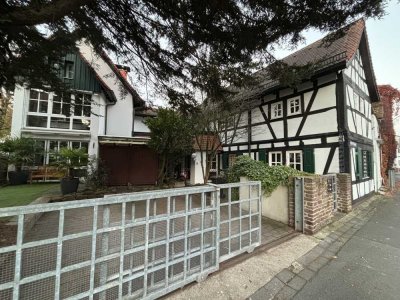 Wohnen mit Stil: Altstadtwohnung mit Terrasse, Kamin & Naturstein-Gewölbe