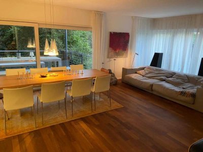 Luxuriöse, geräumige und neuwertige 3-Zimmer-Wohnung mit großem Balkon im schönen Süden