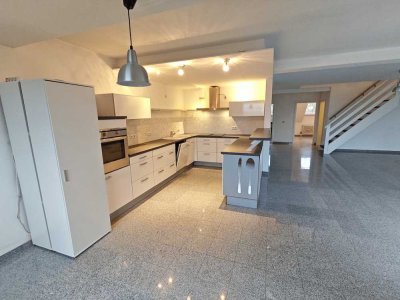 140 m² Maisonette, 4 Zi., 2 Bäder, Loggia & Einbauküche in Holz