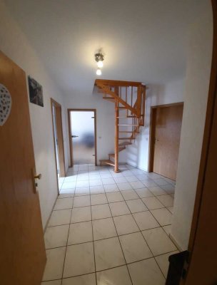 Charmante 4-Zimmer-Maisonette-Wohnung mit Solaranlange in Landau-Godramstein