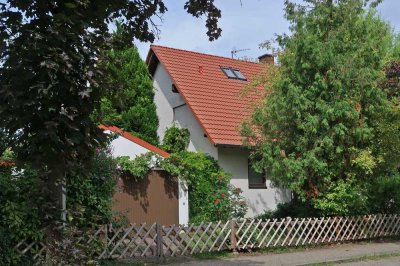 Doppelhaushälfte mit großem Garten in ruhiger Lage von Karlsruhe-Daxlanden