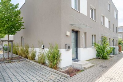 Mehr Zuhause geht nicht: Neuwertiges REH mit Garage und Stellplatz in Eckental