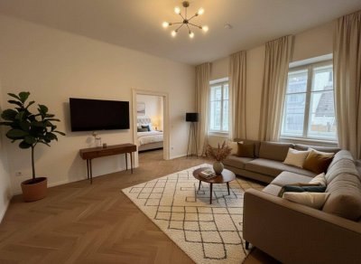 ERSTBEZUG NACH SANIERUNG in 1090! Exklusive 2-Zimmer-Altbauwohnung in toller Lage!