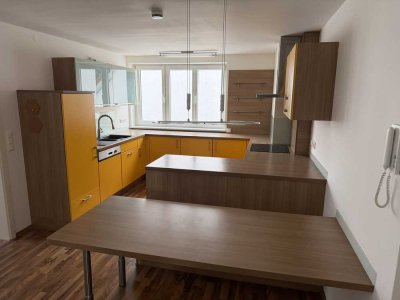 Großzügige 8-Zimmer-Wohnung mit Balkon in Krumbach (Schwaben)