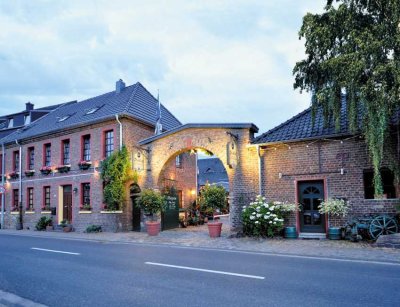 Inmitten einer denkmalgeschützten Hofanlage in Köln - Auweiler