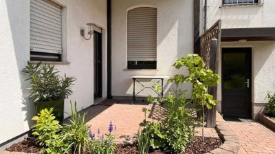 Großzügige 2-Zimmer-Erdgeschosswohnung mit Terrasse und EBK in ruhiger Lage